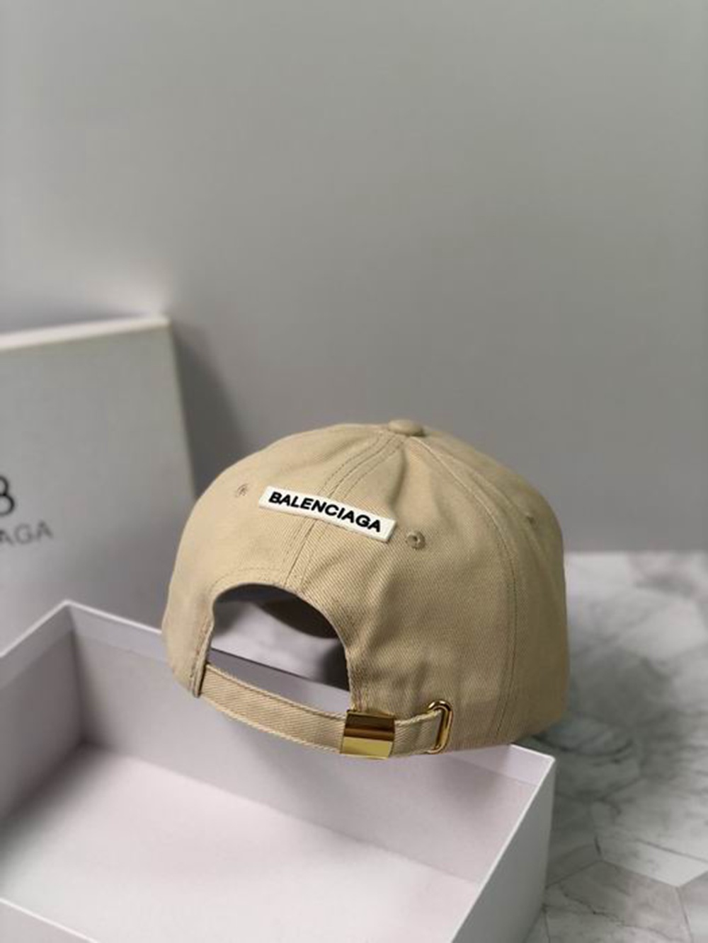 Ba*len*cia*ga hat